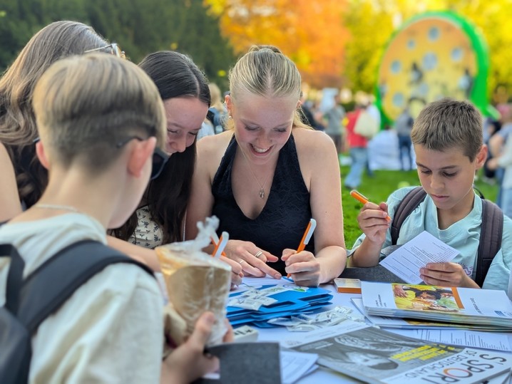 Quiz-Teilnehmer*innen beim Kirchentag